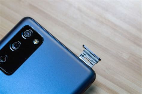 Samsung Galaxy S20 FE How to insert and remove SIM / .